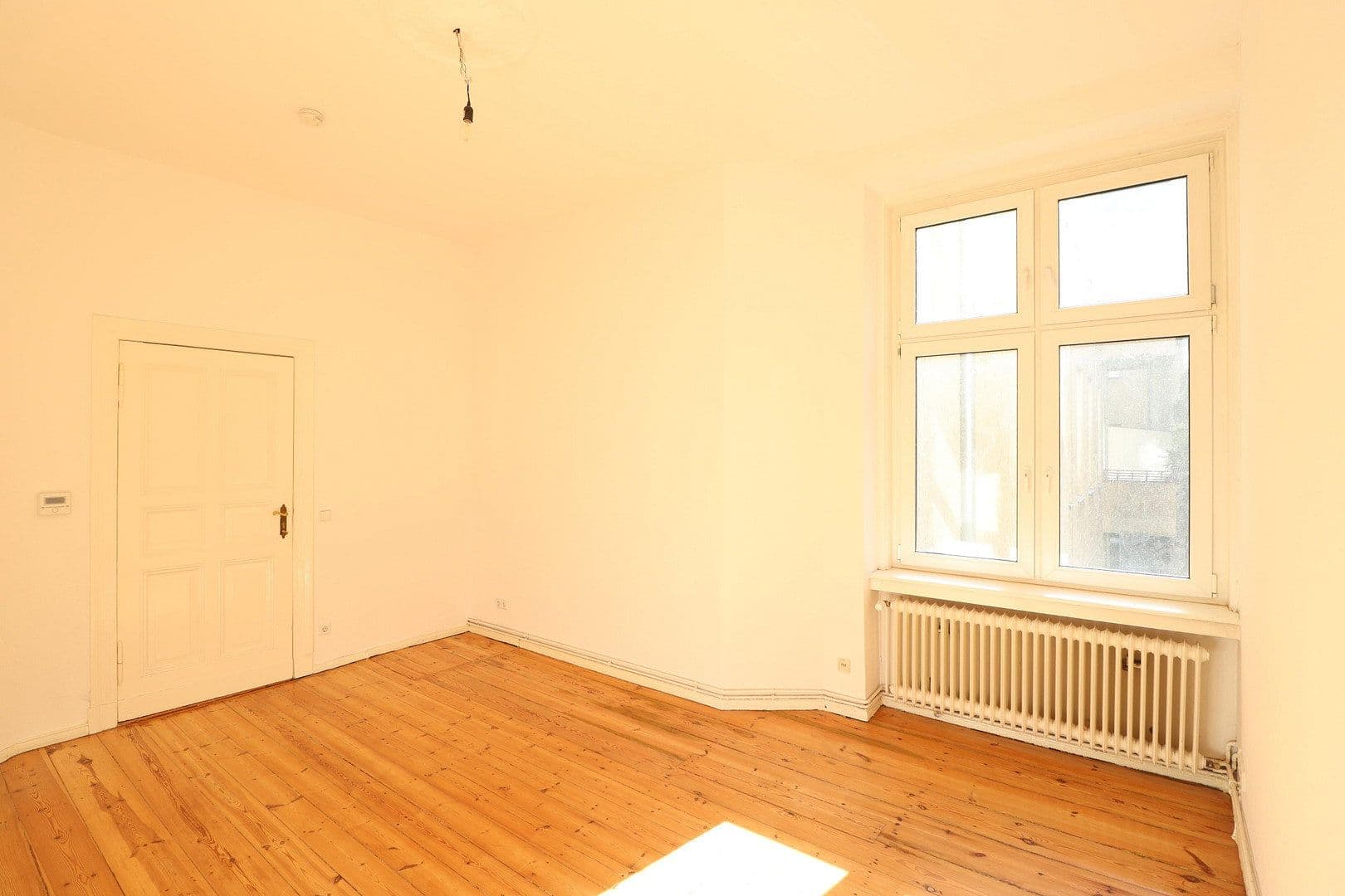 Prenájom bytu 2-izbový 74 m², Antwerpener Str. 00, Berlin, Berlín Prenájom bytu 2-izbový 74 m², Antwerpener Str. 00, Berlin, Berlín