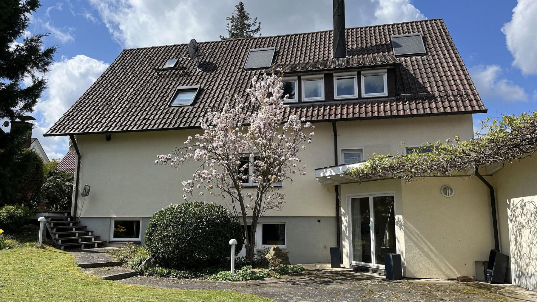 Predaj domu 244 m², pozemok 826 m², Schubertstraße 14, Straubenhardt, Bádensko-Wurttembersko Predaj domu 244 m², pozemok 826 m², Schubertstraße 14, Straubenhardt, Bádensko-Wurttembersko