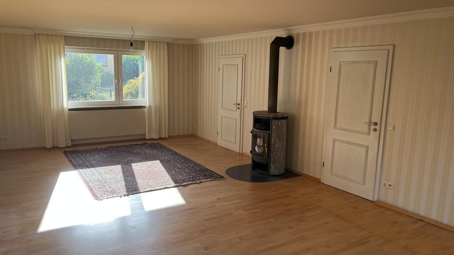 Predaj domu 244 m², pozemok 826 m², Schubertstraße 14, Straubenhardt, Bádensko-Wurttembersko Predaj domu 244 m², pozemok 826 m², Schubertstraße 14, Straubenhardt, Bádensko-Wurttembersko