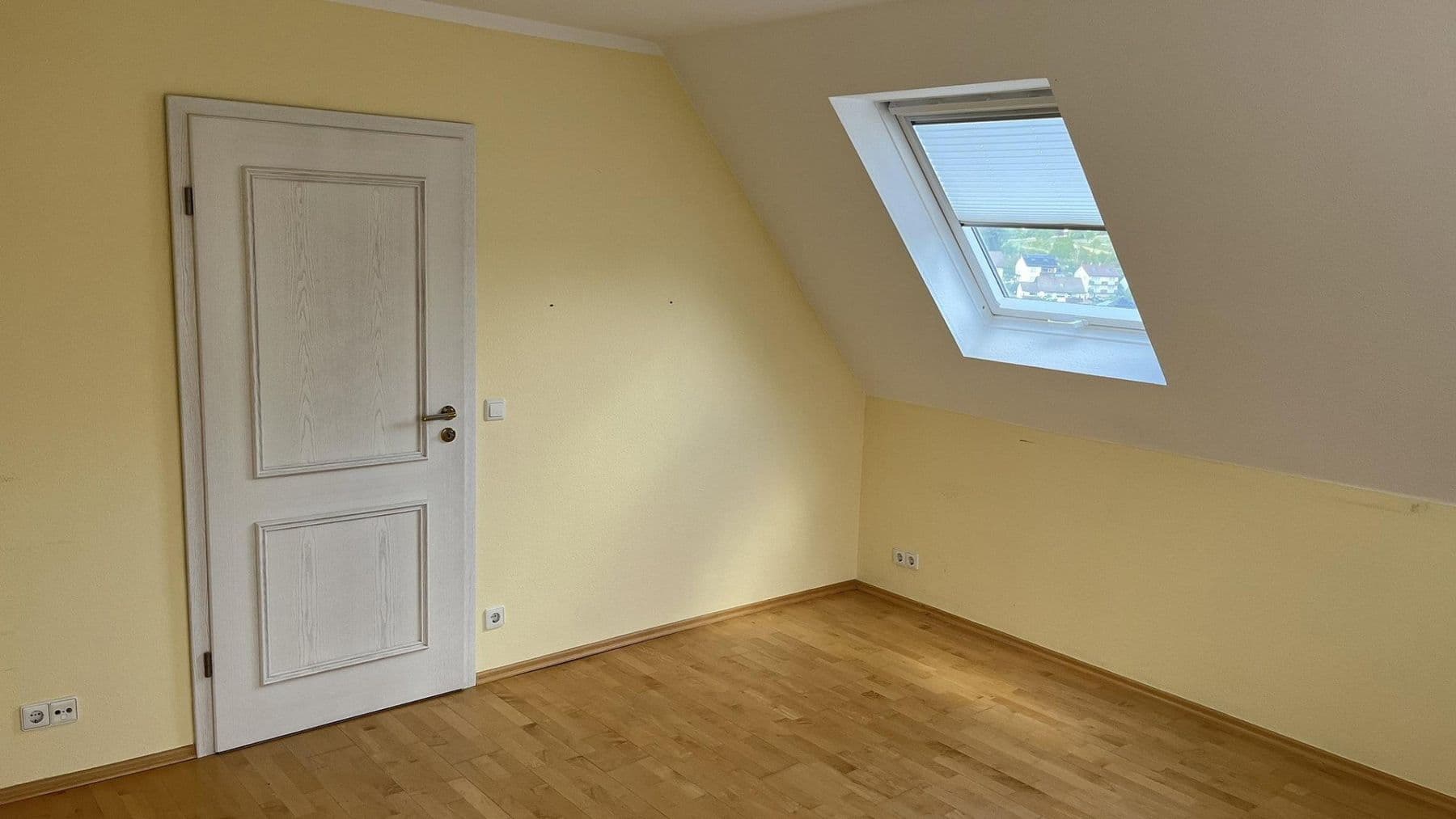 Predaj domu 244 m², pozemok 826 m², Schubertstraße 14, Straubenhardt, Bádensko-Wurttembersko Predaj domu 244 m², pozemok 826 m², Schubertstraße 14, Straubenhardt, Bádensko-Wurttembersko