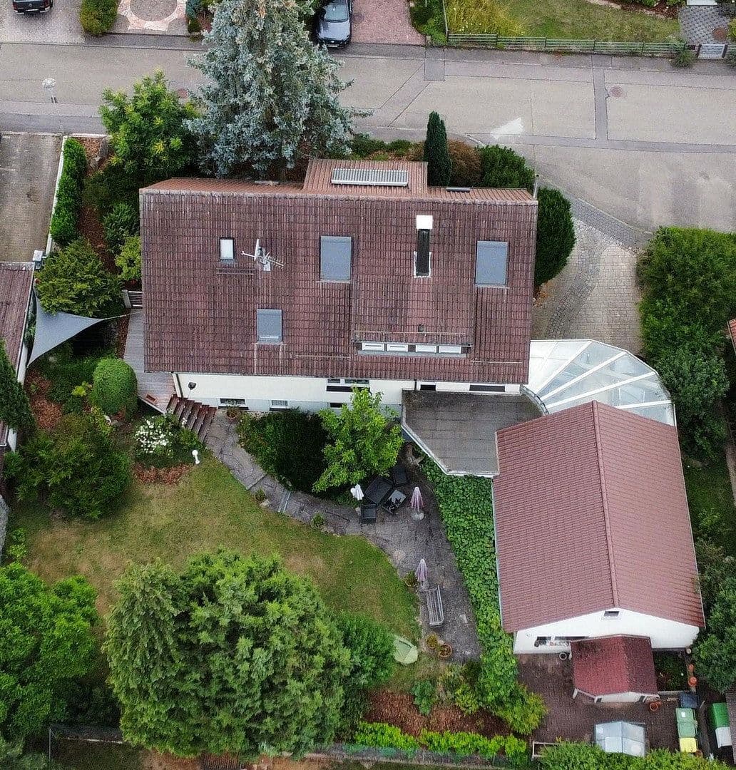 Predaj domu 244 m², pozemok 826 m², Schubertstraße 14, Straubenhardt, Bádensko-Wurttembersko Predaj domu 244 m², pozemok 826 m², Schubertstraße 14, Straubenhardt, Bádensko-Wurttembersko