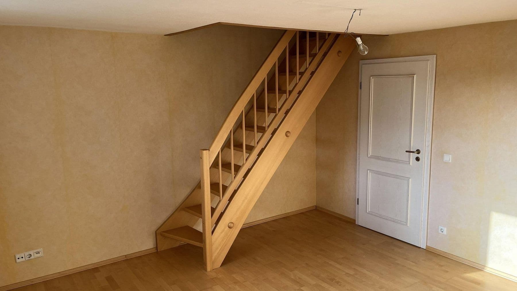 Predaj domu 244 m², pozemok 826 m², Schubertstraße 14, Straubenhardt, Bádensko-Wurttembersko Predaj domu 244 m², pozemok 826 m², Schubertstraße 14, Straubenhardt, Bádensko-Wurttembersko