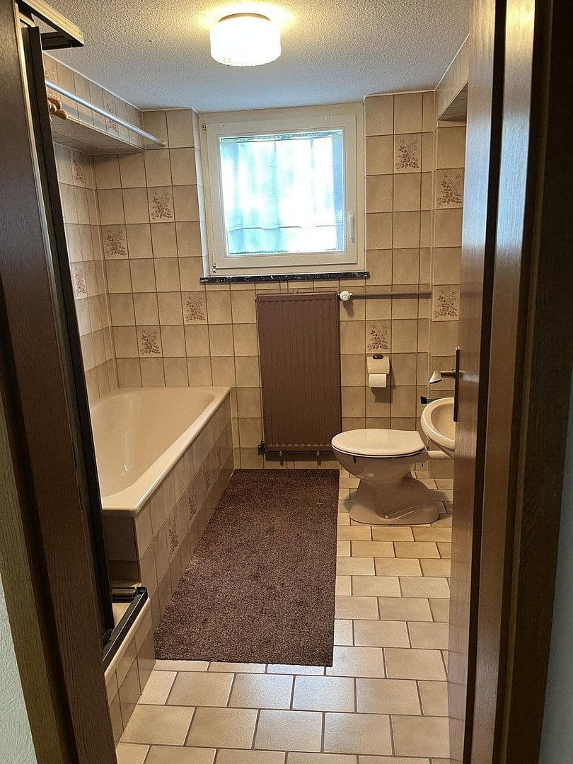 Predaj domu 244 m², pozemok 826 m², Schubertstraße 14, Straubenhardt, Bádensko-Wurttembersko Predaj domu 244 m², pozemok 826 m², Schubertstraße 14, Straubenhardt, Bádensko-Wurttembersko
