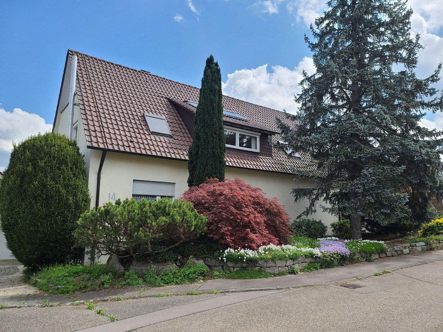 Predaj domu 244 m², pozemok 826 m², Schubertstraße 14, Straubenhardt, Bádensko-Wurttembersko Predaj domu 244 m², pozemok 826 m², Schubertstraße 14, Straubenhardt, Bádensko-Wurttembersko