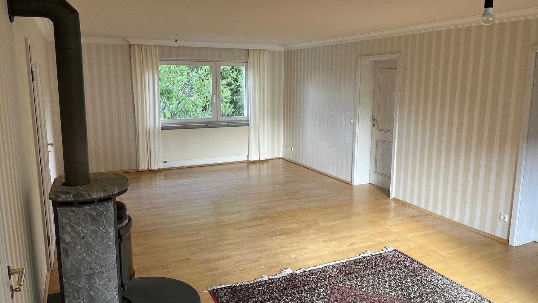 Predaj domu 244 m², pozemok 826 m², Schubertstraße 14, Straubenhardt, Bádensko-Wurttembersko Predaj domu 244 m², pozemok 826 m², Schubertstraße 14, Straubenhardt, Bádensko-Wurttembersko