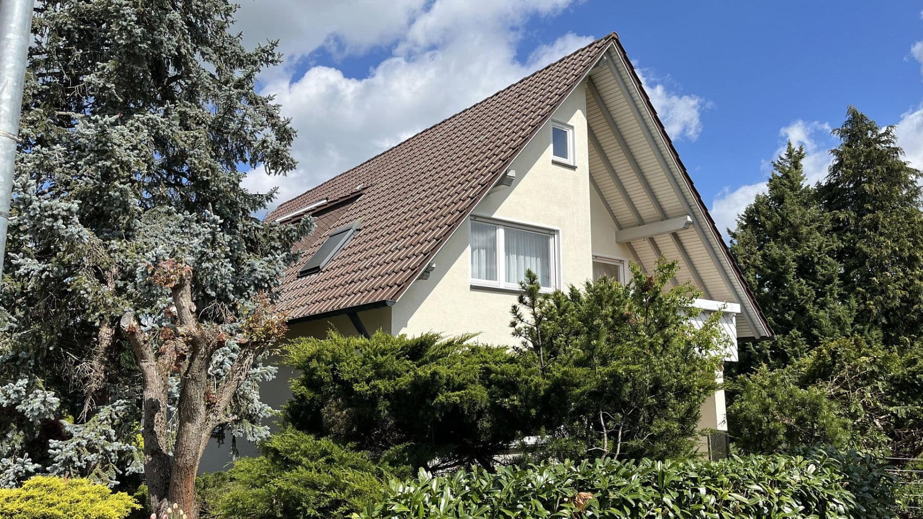 Predaj domu 244 m², pozemok 826 m², Schubertstraße 14, Straubenhardt, Bádensko-Wurttembersko Predaj domu 244 m², pozemok 826 m², Schubertstraße 14, Straubenhardt, Bádensko-Wurttembersko