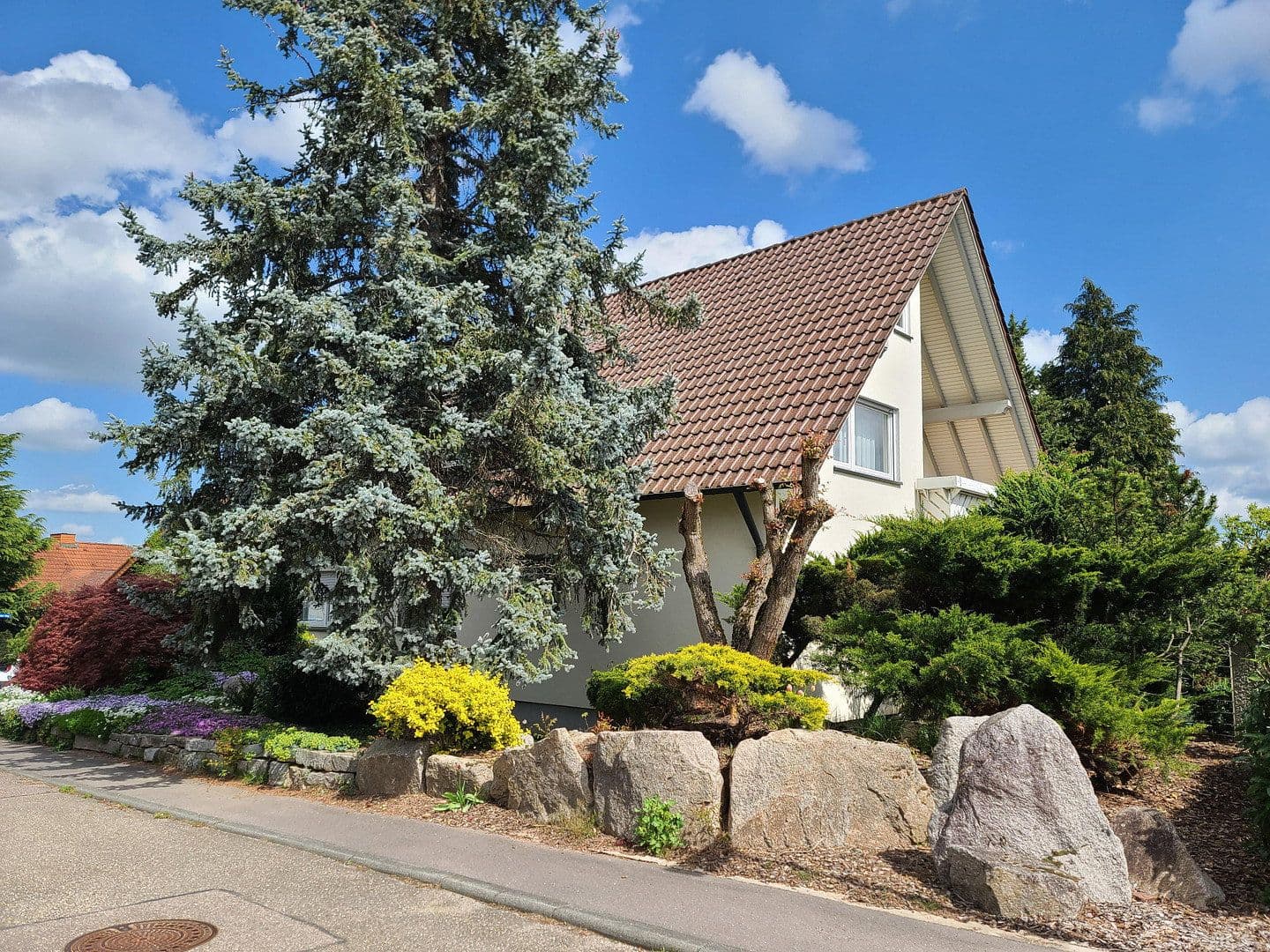 Predaj domu 244 m², pozemok 826 m², Schubertstraße 14, Straubenhardt, Bádensko-Wurttembersko Predaj domu 244 m², pozemok 826 m², Schubertstraße 14, Straubenhardt, Bádensko-Wurttembersko