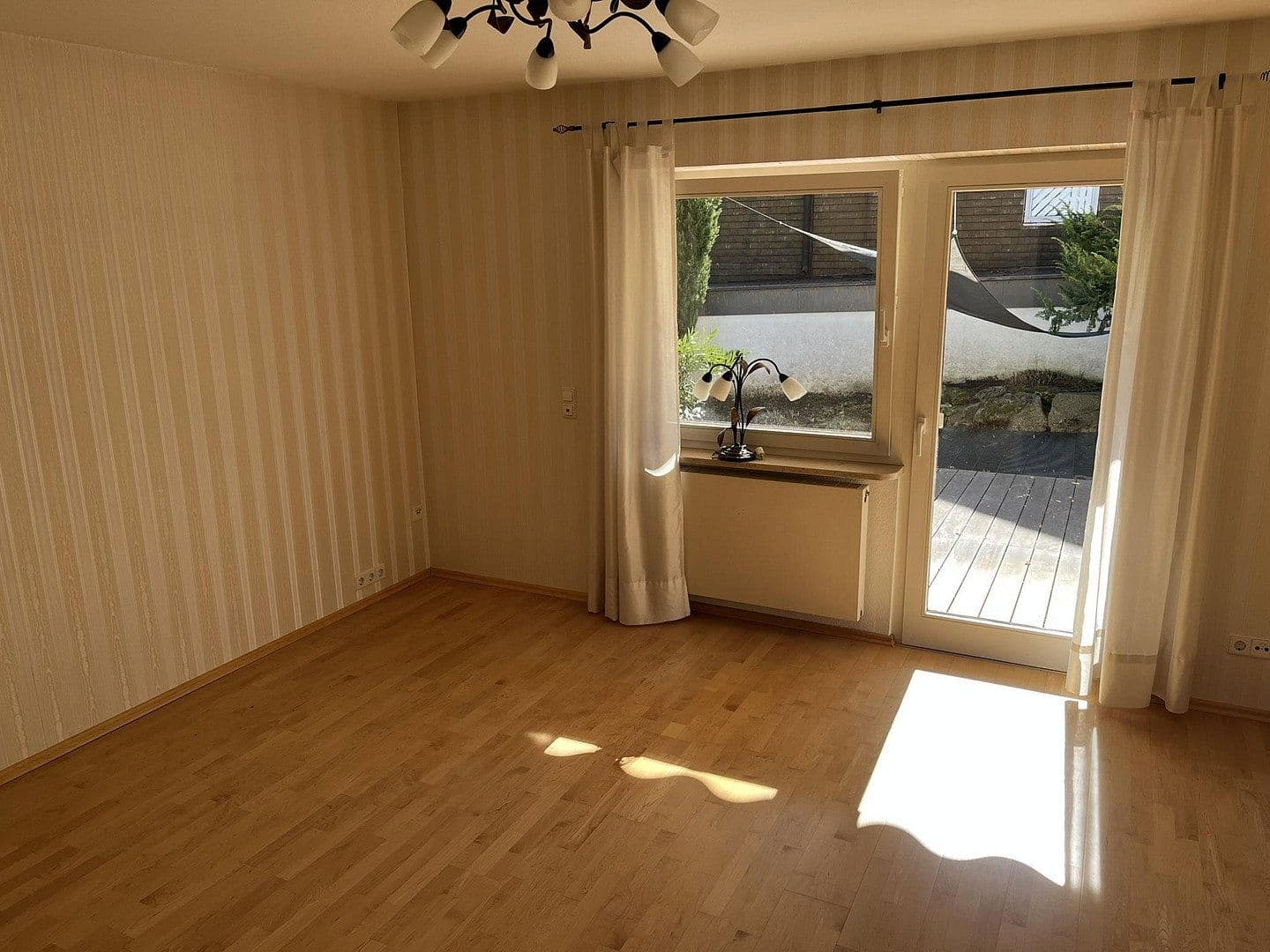 Predaj domu 244 m², pozemok 826 m², Schubertstraße 14, Straubenhardt, Bádensko-Wurttembersko Predaj domu 244 m², pozemok 826 m², Schubertstraße 14, Straubenhardt, Bádensko-Wurttembersko