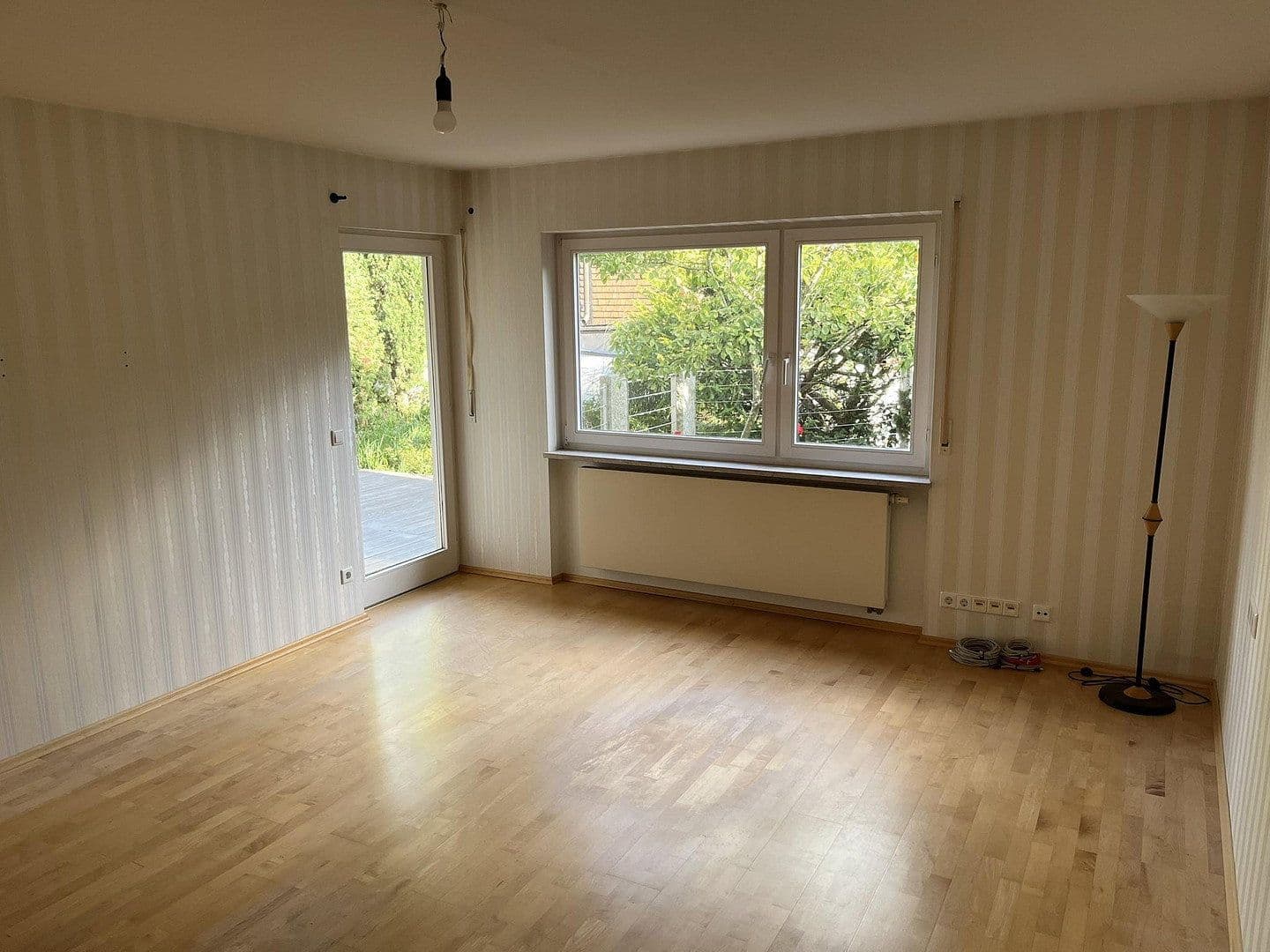 Predaj domu 244 m², pozemok 826 m², Schubertstraße 14, Straubenhardt, Bádensko-Wurttembersko Predaj domu 244 m², pozemok 826 m², Schubertstraße 14, Straubenhardt, Bádensko-Wurttembersko