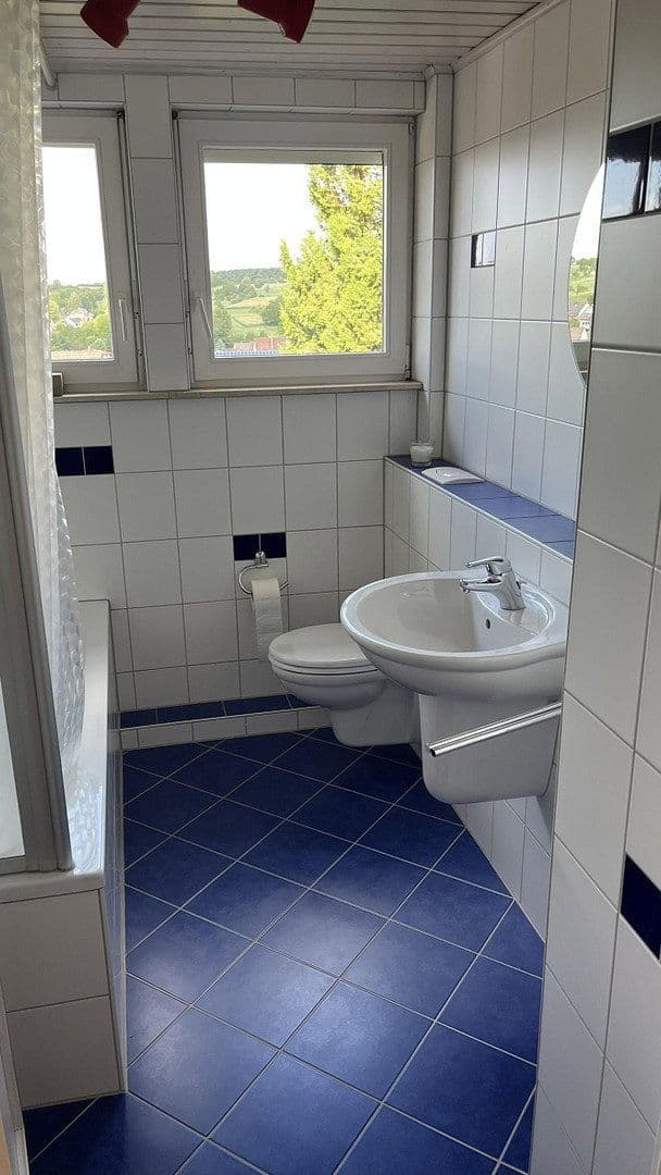 Predaj domu 244 m², pozemok 826 m², Schubertstraße 14, Straubenhardt, Bádensko-Wurttembersko Predaj domu 244 m², pozemok 826 m², Schubertstraße 14, Straubenhardt, Bádensko-Wurttembersko