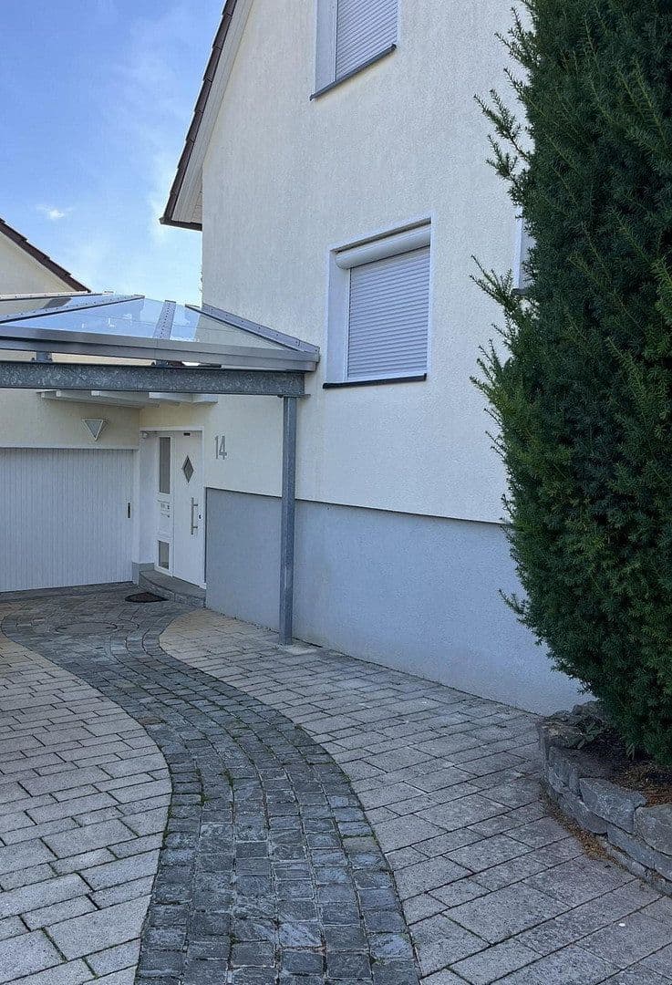 Predaj domu 244 m², pozemok 826 m², Schubertstraße 14, Straubenhardt, Bádensko-Wurttembersko Predaj domu 244 m², pozemok 826 m², Schubertstraße 14, Straubenhardt, Bádensko-Wurttembersko