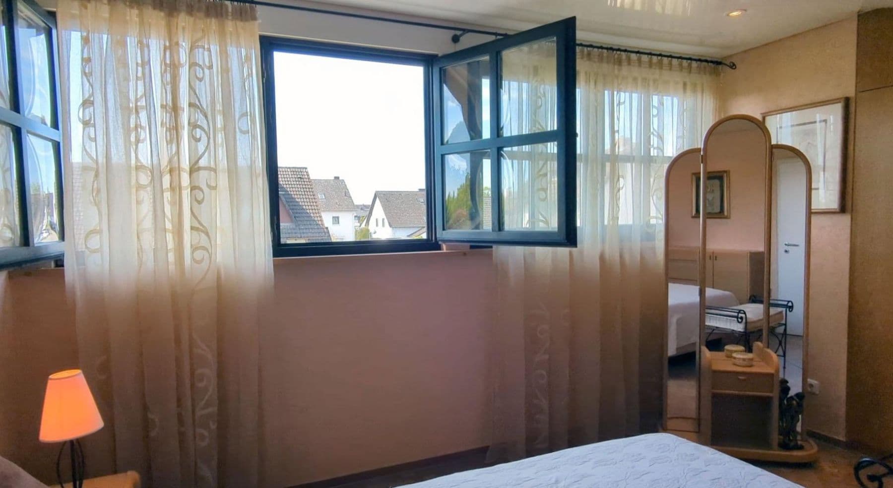 Predaj domu 215 m², pozemok 642 m², Riedstadt, Hesensko Predaj domu 215 m², pozemok 642 m², Riedstadt, Hesensko