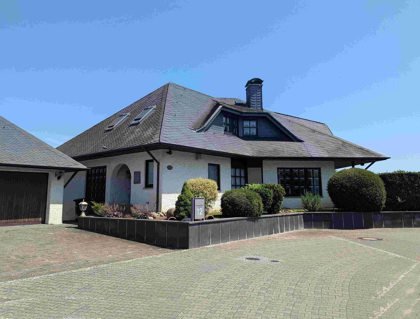 Predaj domu 215 m², pozemok 642 m², Riedstadt, Hesensko Predaj domu 215 m², pozemok 642 m², Riedstadt, Hesensko