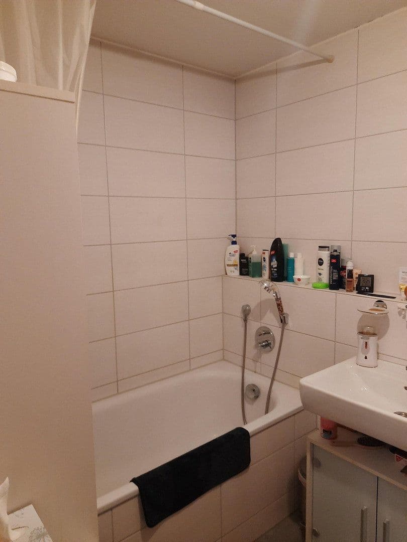 Prenájom bytu 4-izbový 103 m², Neuffen, Bádensko-Wurttembersko Prenájom bytu 4-izbový 103 m², Neuffen, Bádensko-Wurttembersko