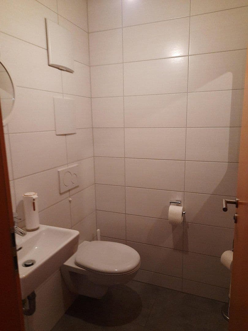 Prenájom bytu 4-izbový 103 m², Neuffen, Bádensko-Wurttembersko Prenájom bytu 4-izbový 103 m², Neuffen, Bádensko-Wurttembersko