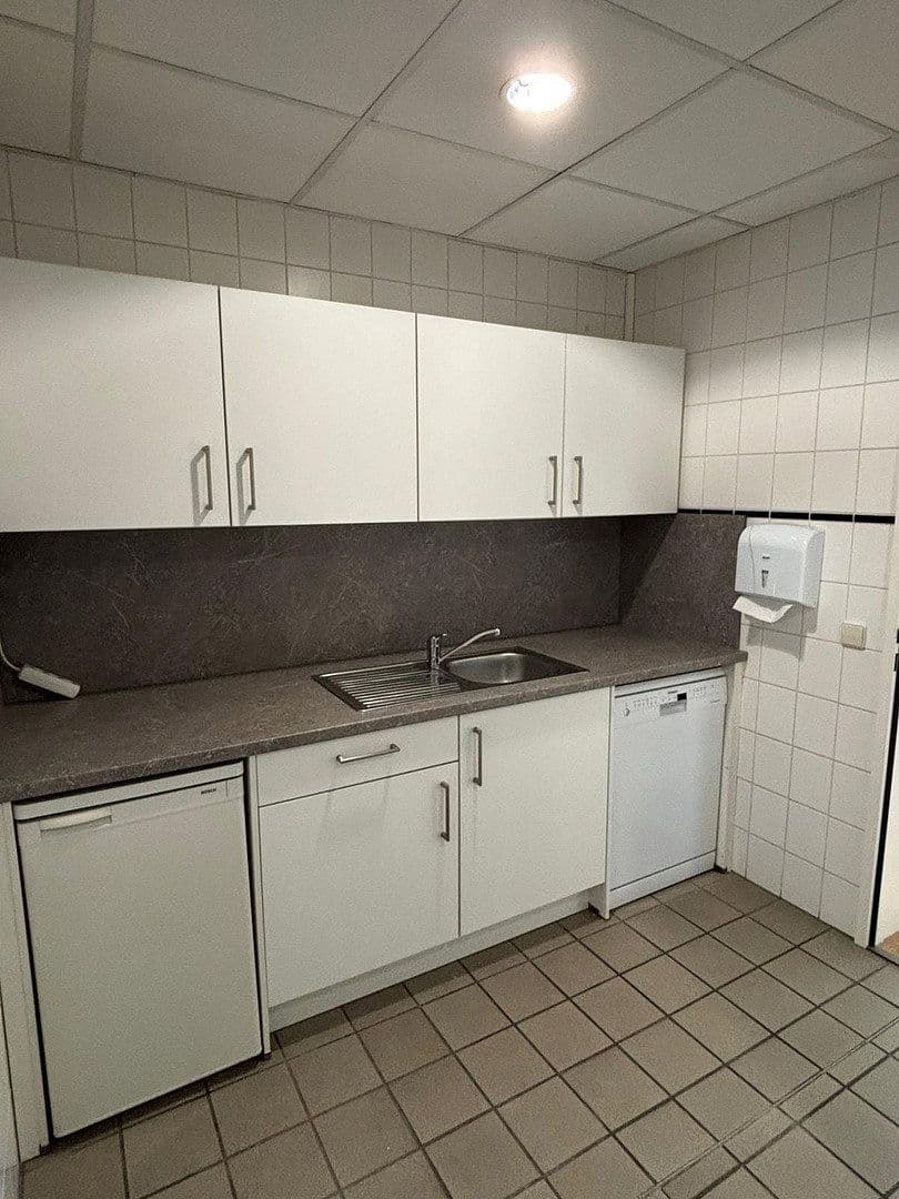 Prenájom kancelárie 250 m², Wilhelmstr. 78, Reilingen, Bádensko-Wurttembersko Prenájom kancelárie 250 m², Wilhelmstr. 78, Reilingen, Bádensko-Wurttembersko