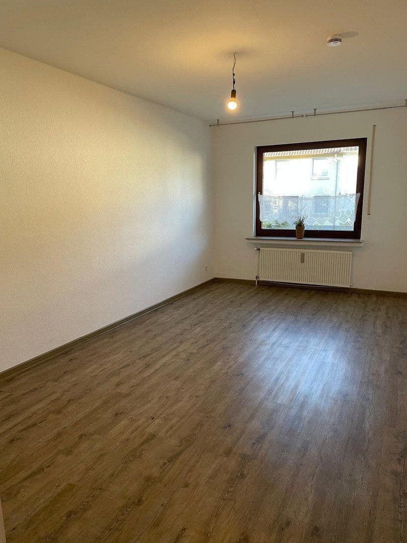 Prenájom bytu 3-izbový 77 m², Waldecker Straße 33, Bad Pyrmont, Dolné Sasko Prenájom bytu 3-izbový 77 m², Waldecker Straße 33, Bad Pyrmont, Dolné Sasko