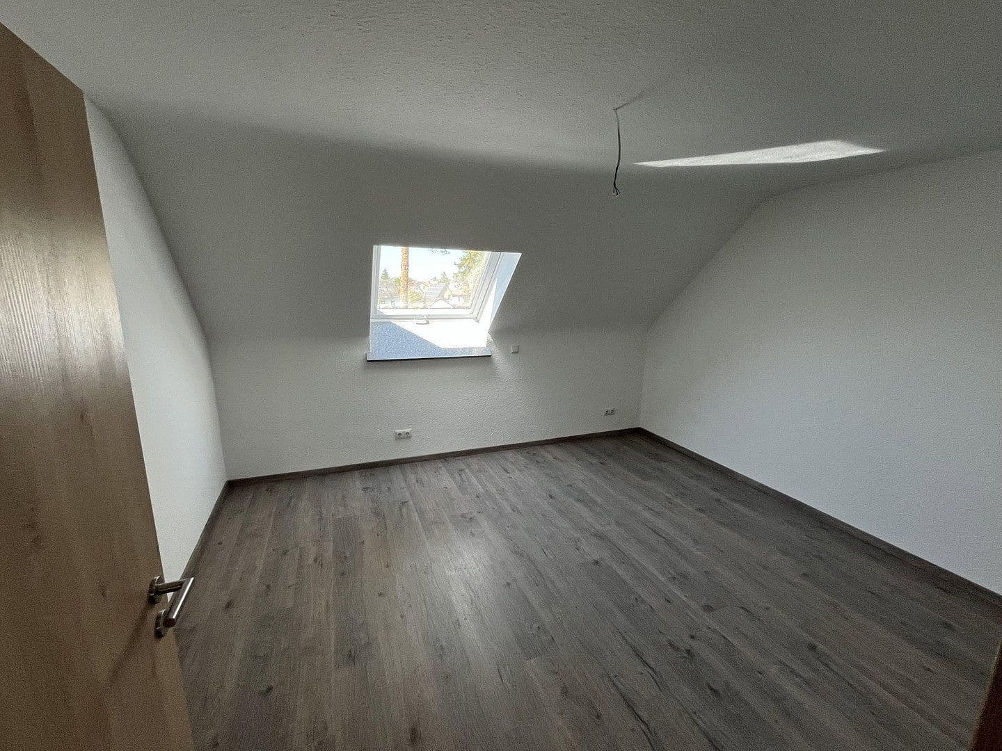 Prenájom domu 50 m², pozemok 1.000 m², Loheweg 2, Erlangen - Dechsendorf, Bavorsko Prenájom domu 50 m², pozemok 1.000 m², Loheweg 2, Erlangen - Dechsendorf, Bavorsko