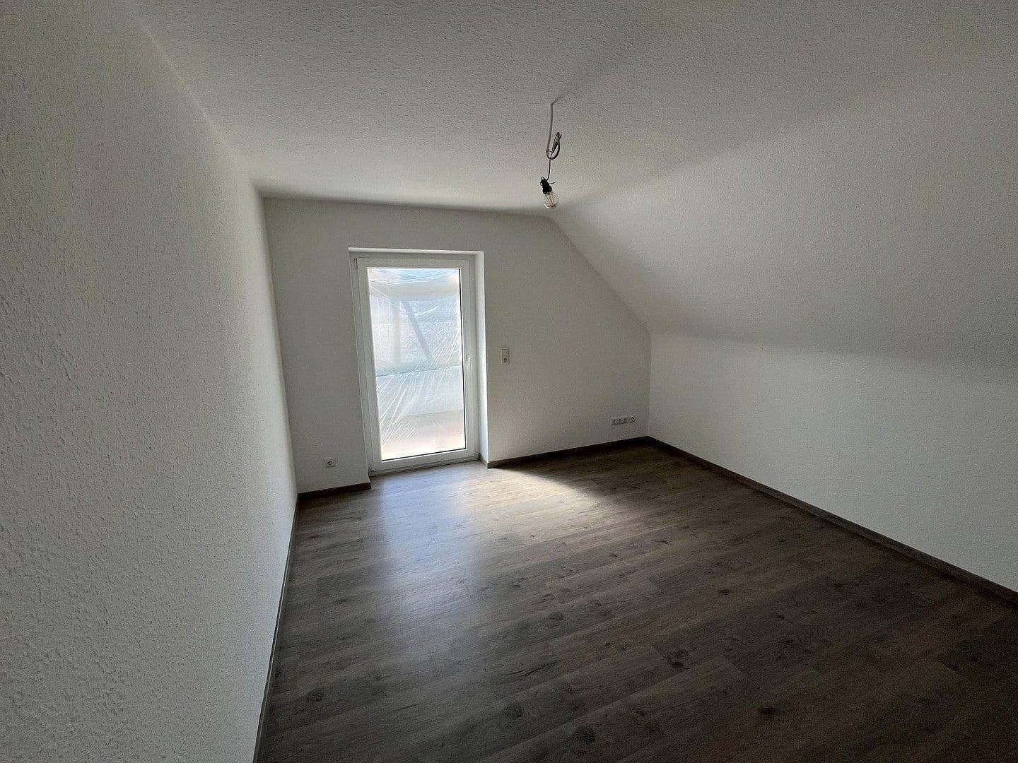 Prenájom domu 50 m², pozemok 1.000 m², Loheweg 2, Erlangen - Dechsendorf, Bavorsko Prenájom domu 50 m², pozemok 1.000 m², Loheweg 2, Erlangen - Dechsendorf, Bavorsko