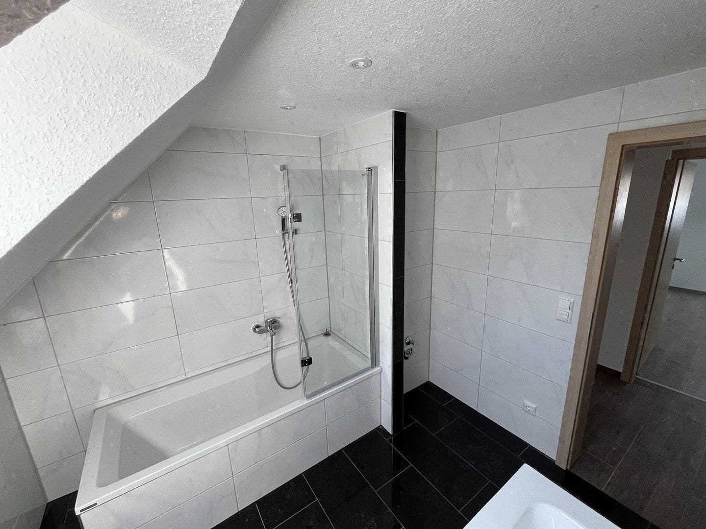 Prenájom domu 50 m², pozemok 1.000 m², Loheweg 2, Erlangen - Dechsendorf, Bavorsko Prenájom domu 50 m², pozemok 1.000 m², Loheweg 2, Erlangen - Dechsendorf, Bavorsko
