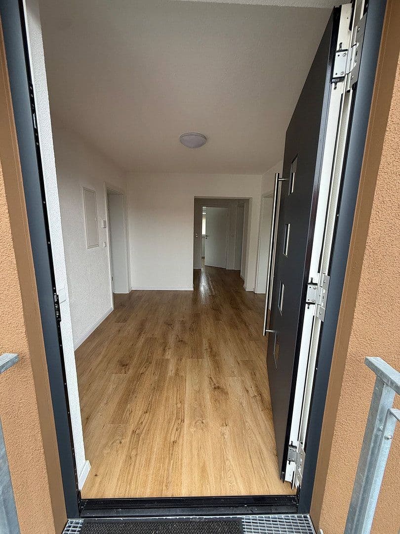 Prenájom bytu 3-izbový 90 m², Ellhofen, Bádensko-Wurttembersko Prenájom bytu 3-izbový 90 m², Ellhofen, Bádensko-Wurttembersko