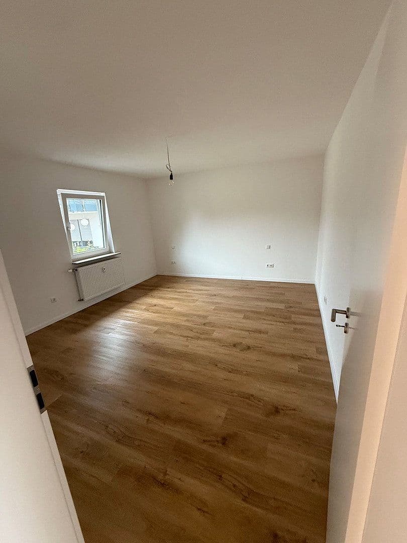 Prenájom bytu 3-izbový 90 m², Ellhofen, Bádensko-Wurttembersko Prenájom bytu 3-izbový 90 m², Ellhofen, Bádensko-Wurttembersko