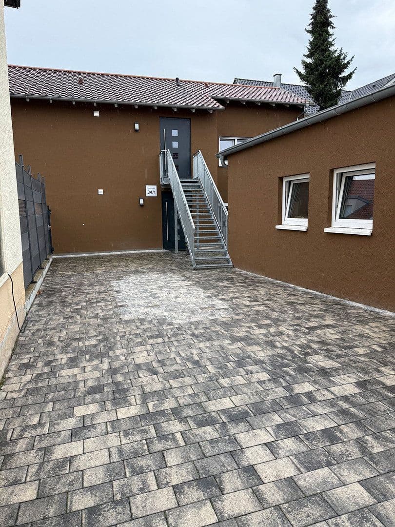 Prenájom bytu 3-izbový 90 m², Ellhofen, Bádensko-Wurttembersko Prenájom bytu 3-izbový 90 m², Ellhofen, Bádensko-Wurttembersko