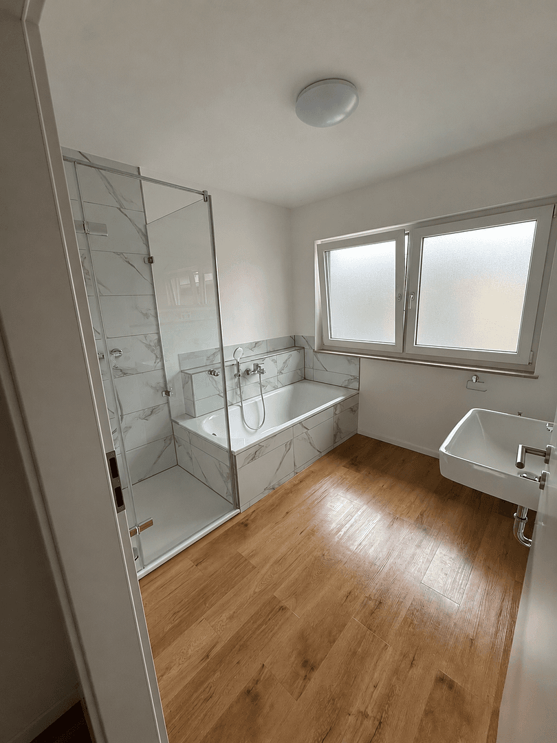Prenájom bytu 3-izbový 90 m², Ellhofen, Bádensko-Wurttembersko Prenájom bytu 3-izbový 90 m², Ellhofen, Bádensko-Wurttembersko