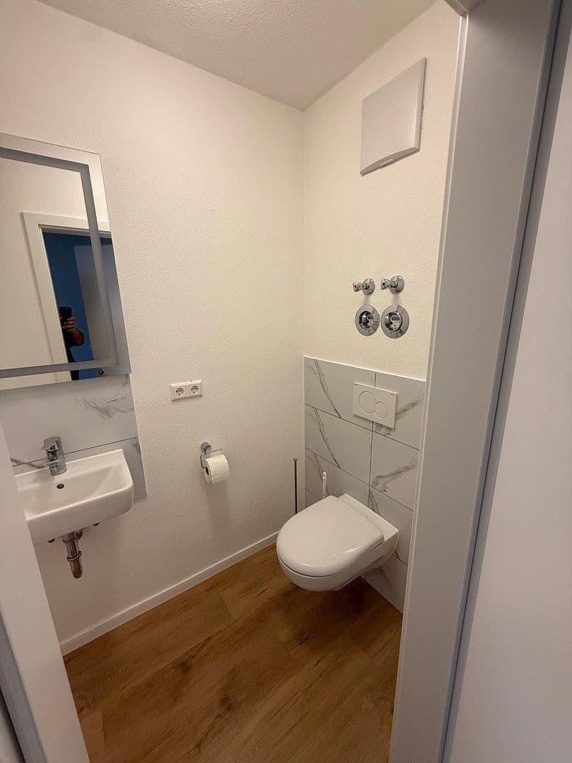 Prenájom bytu 3-izbový 90 m², Ellhofen, Bádensko-Wurttembersko Prenájom bytu 3-izbový 90 m², Ellhofen, Bádensko-Wurttembersko