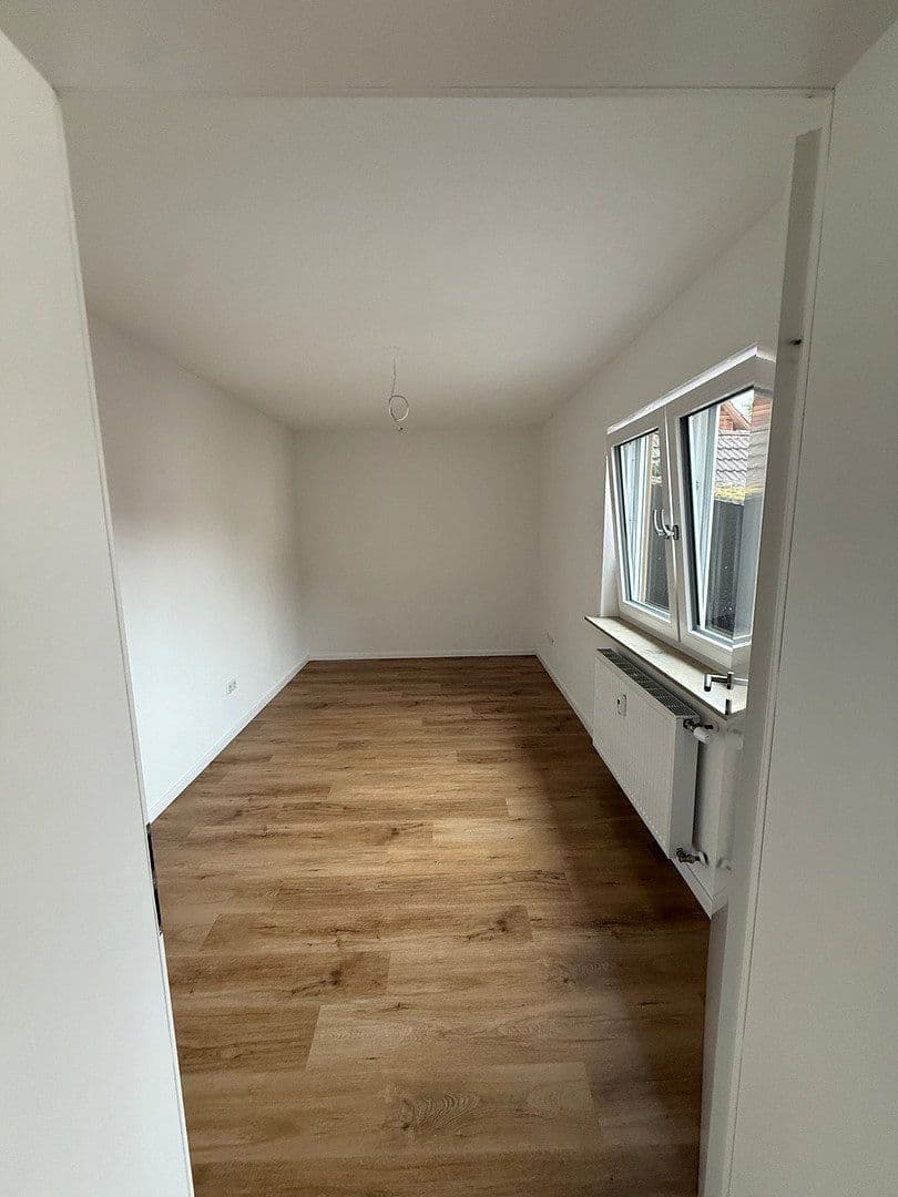 Prenájom bytu 3-izbový 90 m², Ellhofen, Bádensko-Wurttembersko Prenájom bytu 3-izbový 90 m², Ellhofen, Bádensko-Wurttembersko