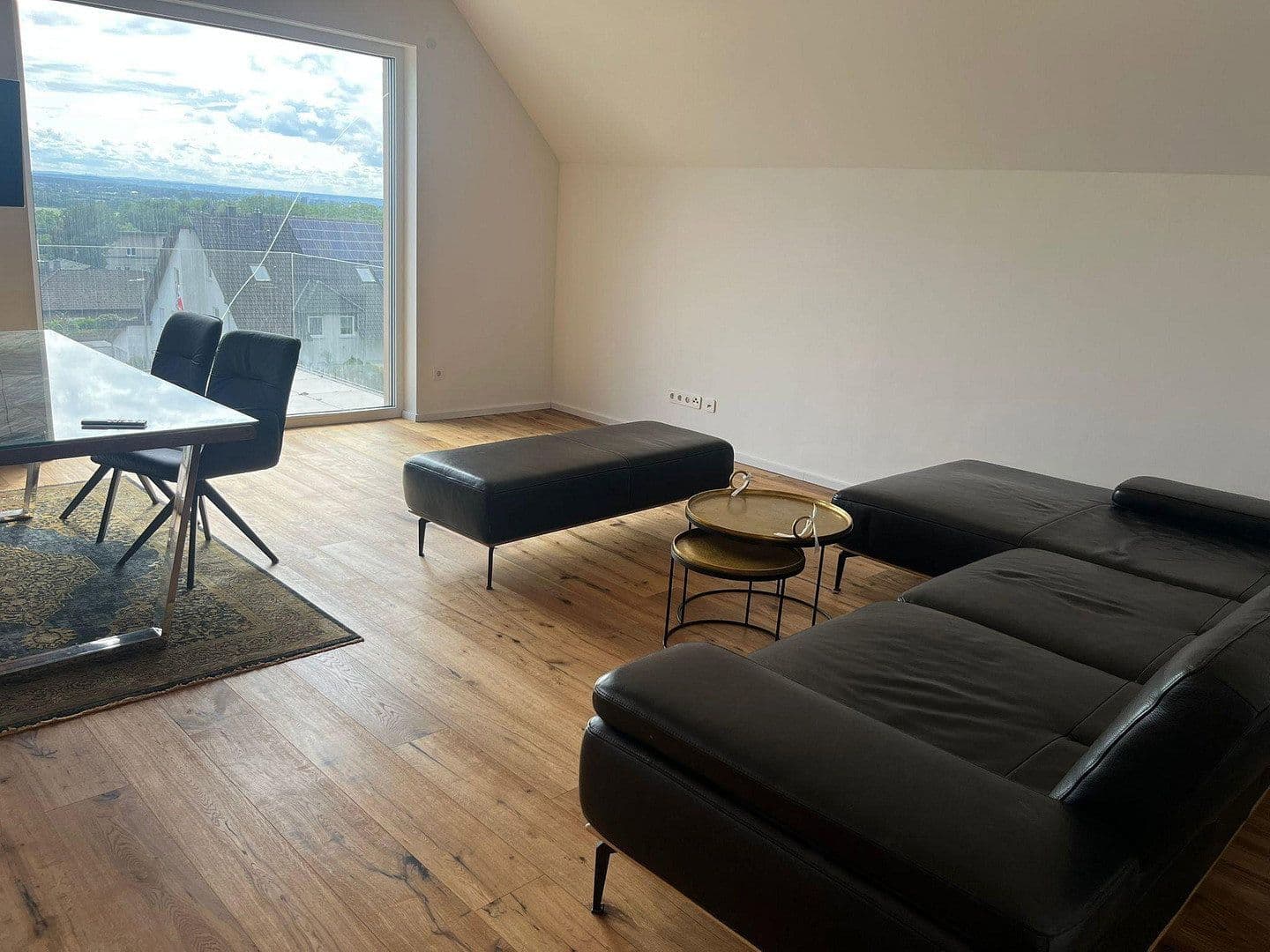 Prenájom bytu 3-izbový 107 m², Siegburg, Severné Porýnie - Westfálsko Prenájom bytu 3-izbový 107 m², Siegburg, Severné Porýnie - Westfálsko
