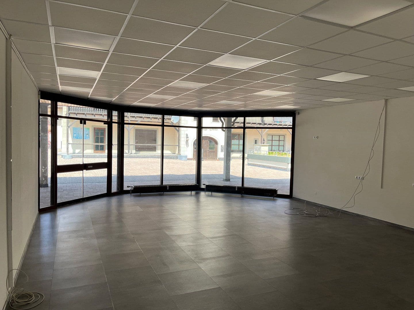 Prenájom kancelárie 89 m², Kirchstraße 7, Bad Krozingen, Bádensko-Wurttembersko Prenájom kancelárie 89 m², Kirchstraße 7, Bad Krozingen, Bádensko-Wurttembersko
