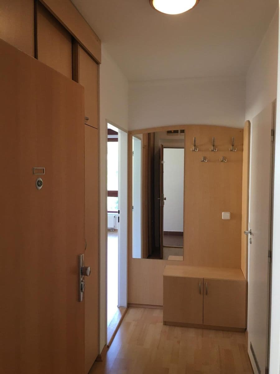 Prenájom bytu 2-izbový 43 m², Jaroslava Foglara, Praha, Praha Prenájom bytu 2-izbový 43 m², Jaroslava Foglara, Praha, Praha
