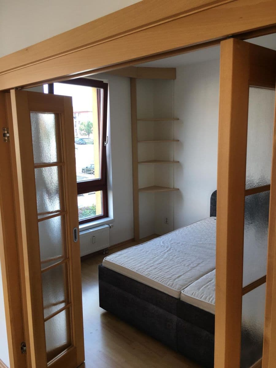 Prenájom bytu 2-izbový 43 m², Jaroslava Foglara, Praha, Praha Prenájom bytu 2-izbový 43 m², Jaroslava Foglara, Praha, Praha