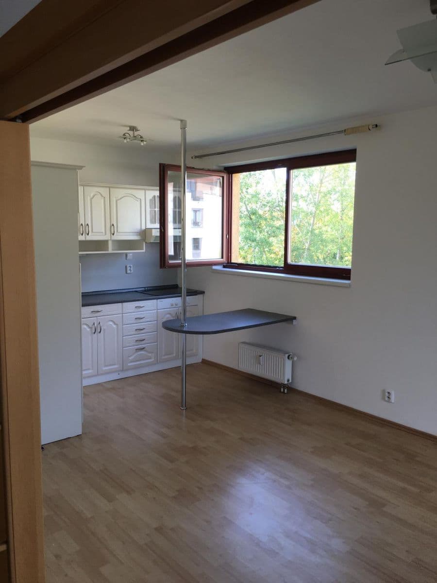 Prenájom bytu 2-izbový 43 m², Jaroslava Foglara, Praha, Praha Prenájom bytu 2-izbový 43 m², Jaroslava Foglara, Praha, Praha