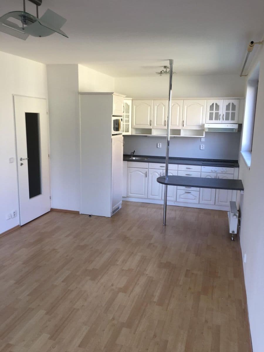 Prenájom bytu 2-izbový 43 m², Jaroslava Foglara, Praha, Praha Prenájom bytu 2-izbový 43 m², Jaroslava Foglara, Praha, Praha