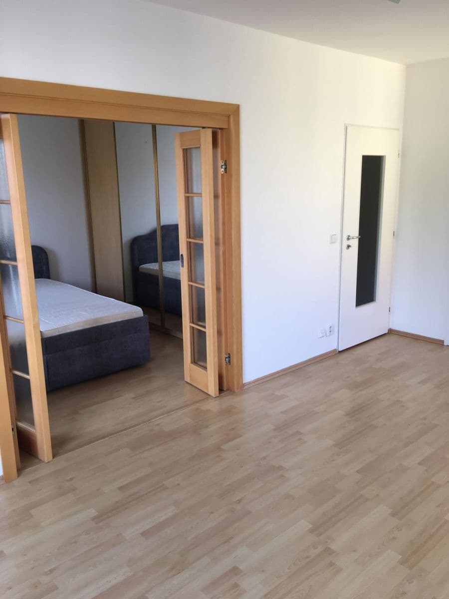 Prenájom bytu 2-izbový 43 m², Jaroslava Foglara, Praha, Praha Prenájom bytu 2-izbový 43 m², Jaroslava Foglara, Praha, Praha