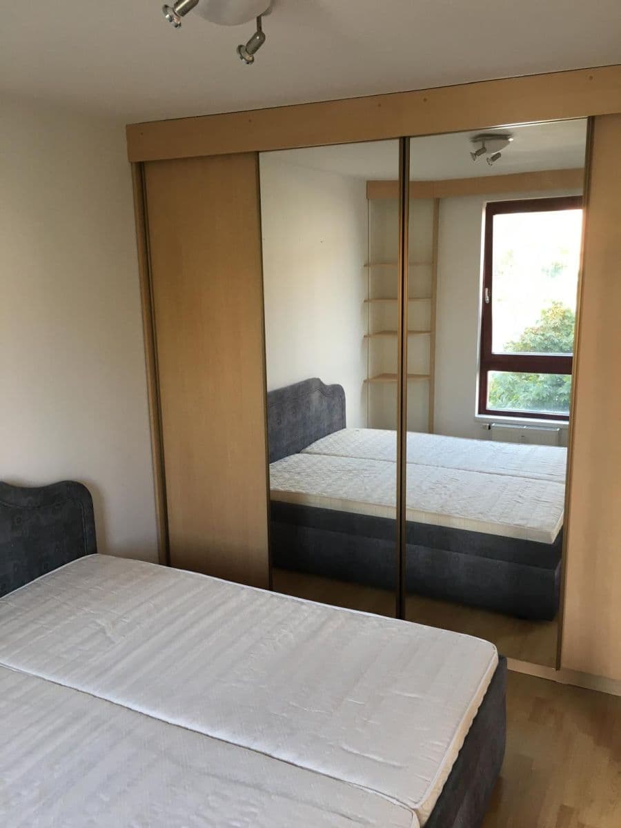 Prenájom bytu 2-izbový 43 m², Jaroslava Foglara, Praha, Praha Prenájom bytu 2-izbový 43 m², Jaroslava Foglara, Praha, Praha