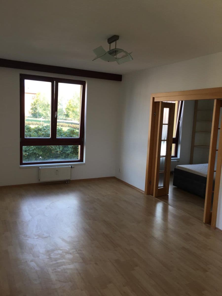 Prenájom bytu 2-izbový 43 m², Jaroslava Foglara, Praha, Praha Prenájom bytu 2-izbový 43 m², Jaroslava Foglara, Praha, Praha