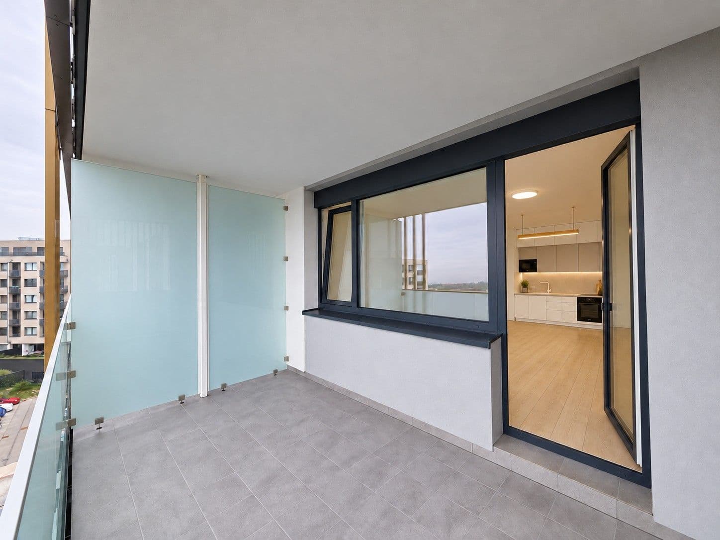 Prenájom bytu 4-izbový 100 m², Gollové, Praha, Praha Prenájom bytu 4-izbový 100 m², Gollové, Praha, Praha