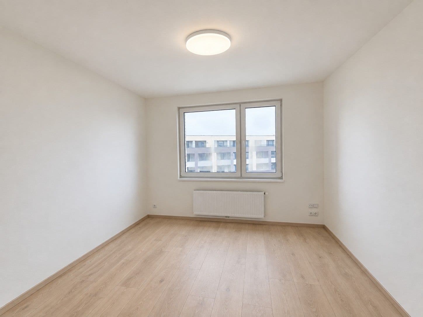 Prenájom bytu 4-izbový 100 m², Gollové, Praha, Praha Prenájom bytu 4-izbový 100 m², Gollové, Praha, Praha