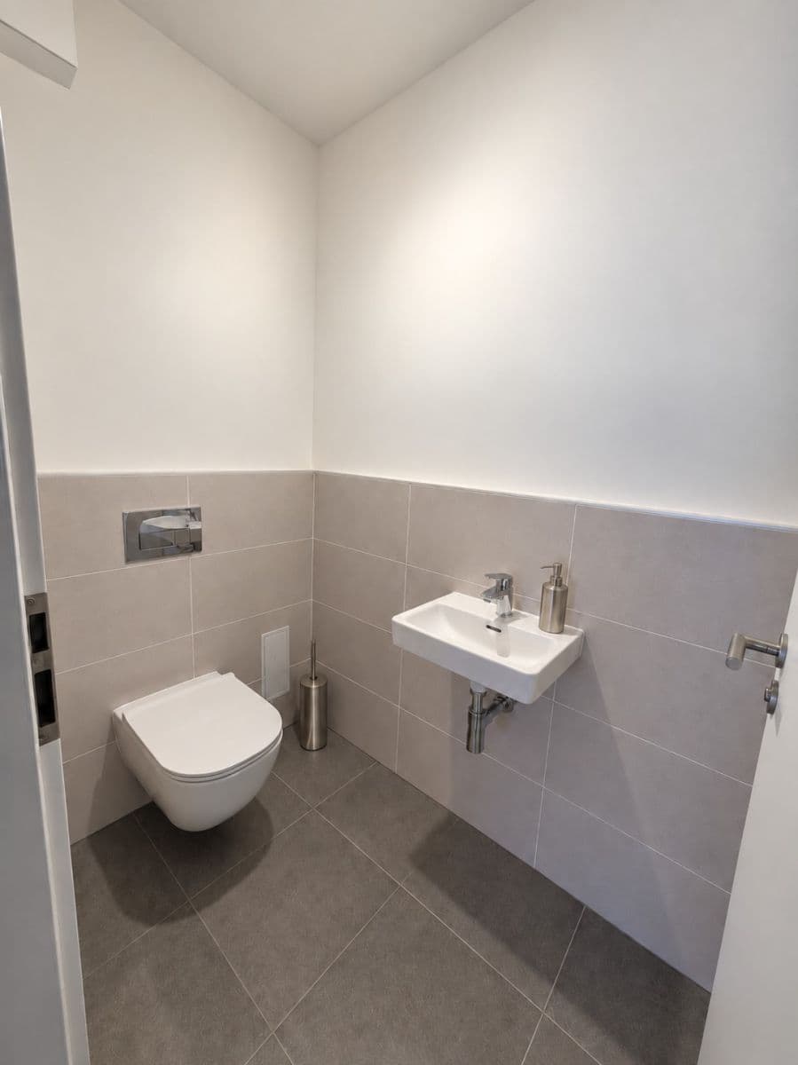 Prenájom bytu 4-izbový 100 m², Gollové, Praha, Praha Prenájom bytu 4-izbový 100 m², Gollové, Praha, Praha