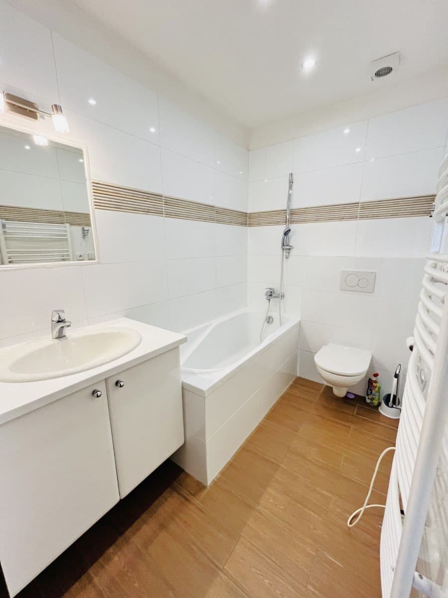 Prenájom bytu 2-izbový 56 m², Dukelských hrdinů, Rakovník, Středočeský kraj Prenájom bytu 2-izbový 56 m², Dukelských hrdinů, Rakovník, Středočeský kraj