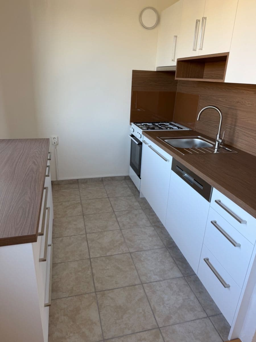 Prenájom bytu 4-izbový 72 m², Hrusická, Praha, Praha Prenájom bytu 4-izbový 72 m², Hrusická, Praha, Praha