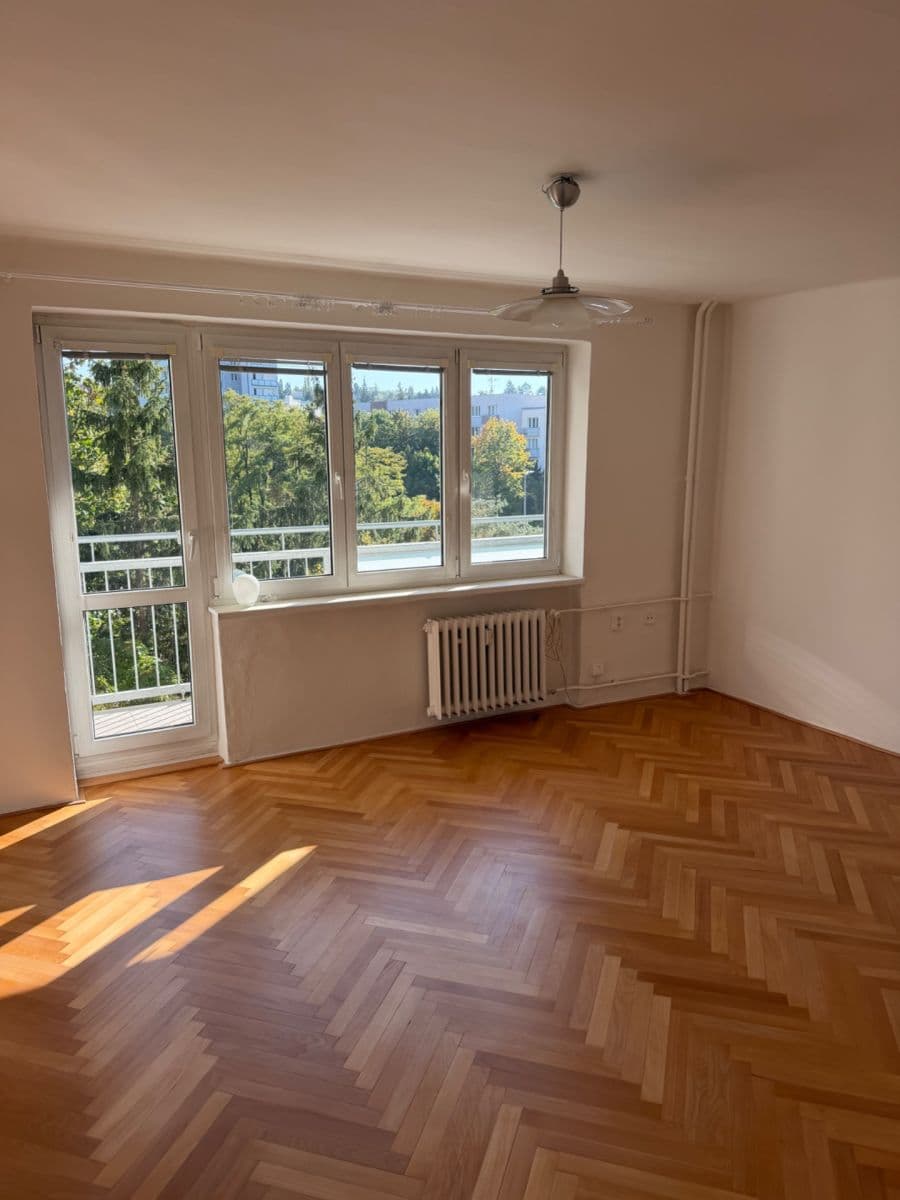 Prenájom bytu 4-izbový 72 m², Hrusická, Praha, Praha Prenájom bytu 4-izbový 72 m², Hrusická, Praha, Praha