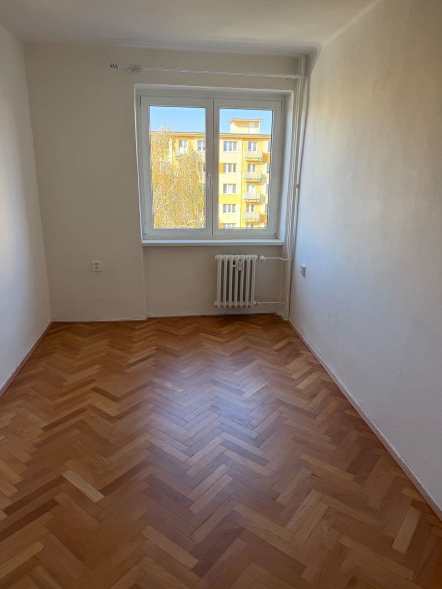 Prenájom bytu 4-izbový 72 m², Hrusická, Praha, Praha Prenájom bytu 4-izbový 72 m², Hrusická, Praha, Praha