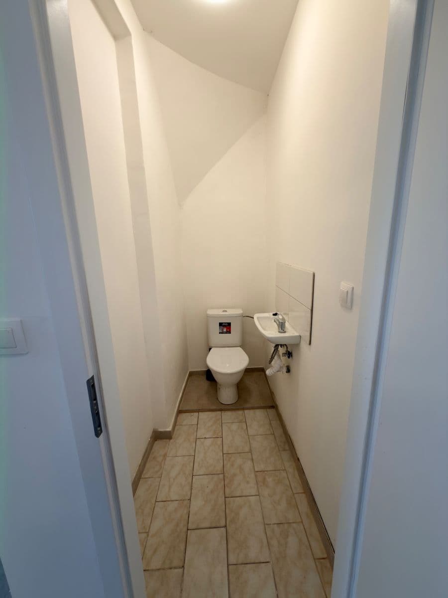 Prenájom nebytového priestoru 88 m², Zdislavy z Lemberka, Jablonné v Podještědí, Liberecký kraj Prenájom nebytového priestoru 88 m², Zdislavy z Lemberka, Jablonné v Podještědí, Liberecký kraj