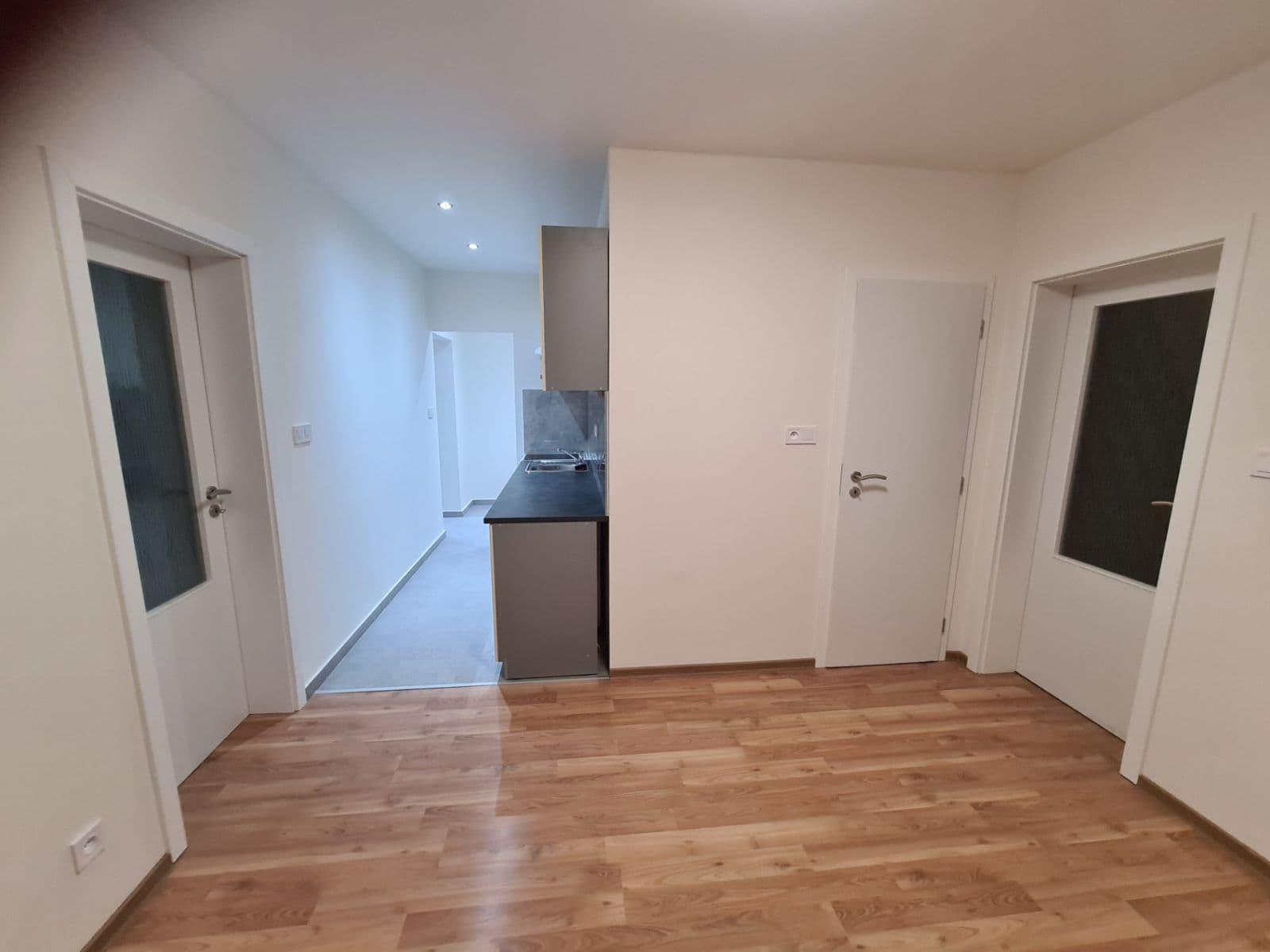 Prenájom bytu 2-izbový 75 m², Vavřenova, Praha, Praha Prenájom bytu 2-izbový 75 m², Vavřenova, Praha, Praha