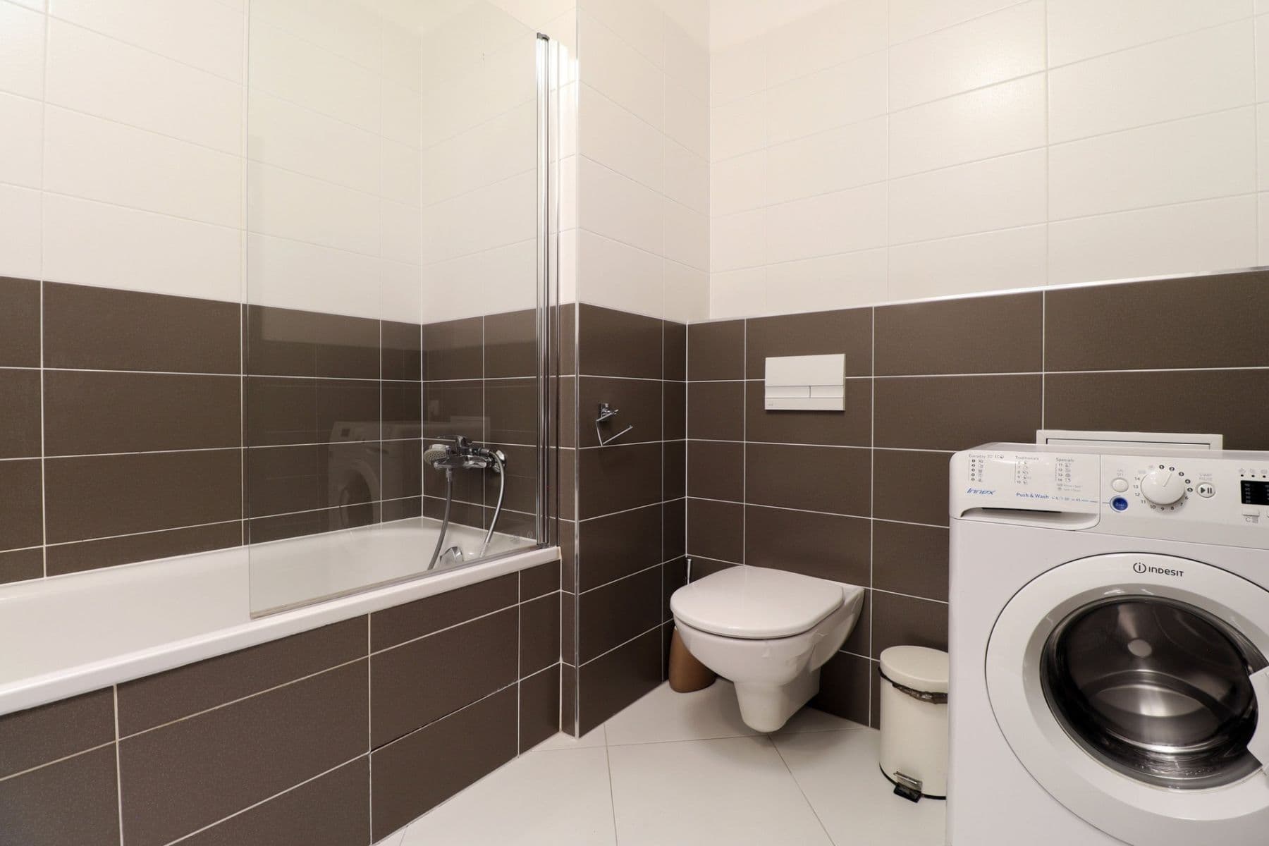 Prenájom bytu 2-izbový 43 m², Makedonská, Praha, Praha Prenájom bytu 2-izbový 43 m², Makedonská, Praha, Praha