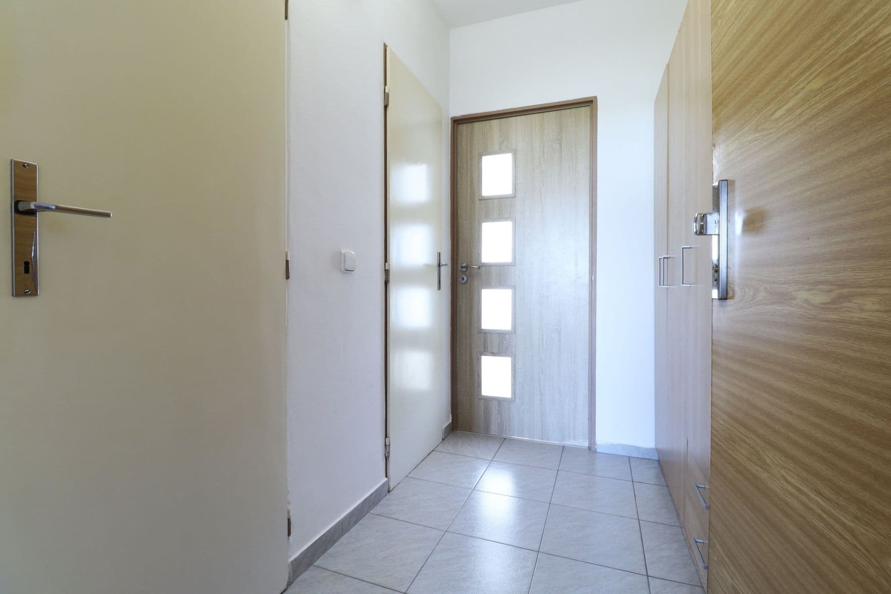 Prenájom bytu 1-izbový 33 m², Vít. Nezvala, Kladno, Středočeský kraj Prenájom bytu 1-izbový 33 m², Vít. Nezvala, Kladno, Středočeský kraj